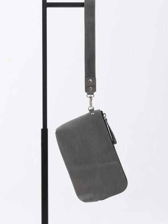 Кожаный клатч серый с винтажным эффектом