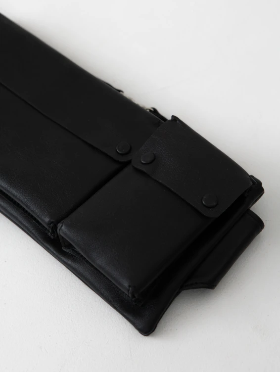 Прямоугольная кожаная поясная сумка черная