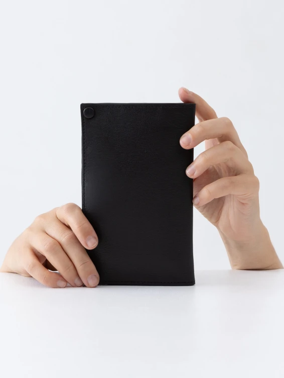 Кожаное портмоне на кнопке черное