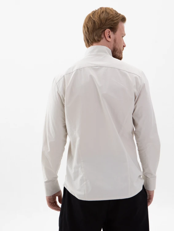 Хлопковая светлая рубашка на кнопках