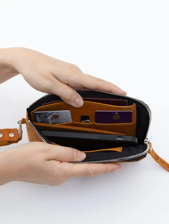 Кожаный клатч рыжий с винтажным эффектом