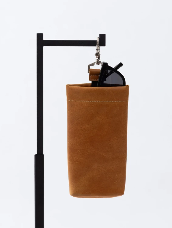 Подвесной кожаный очечник рыжий с винтажным эффектом