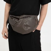 Кожаная поясная сумка коричневая