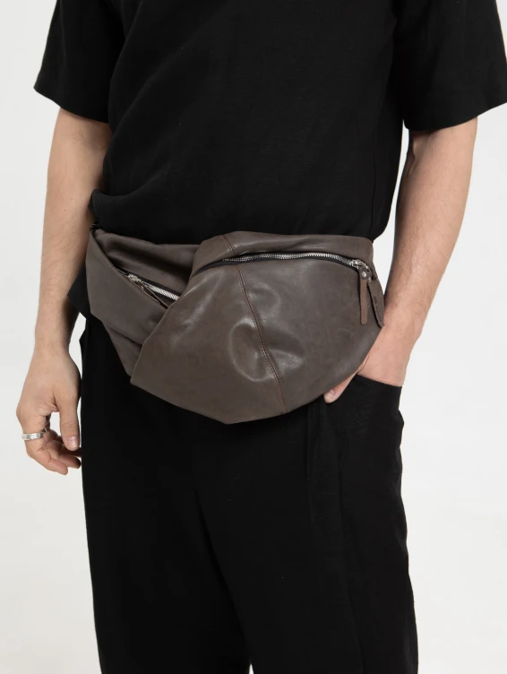 Кожаная поясная сумка коричневая