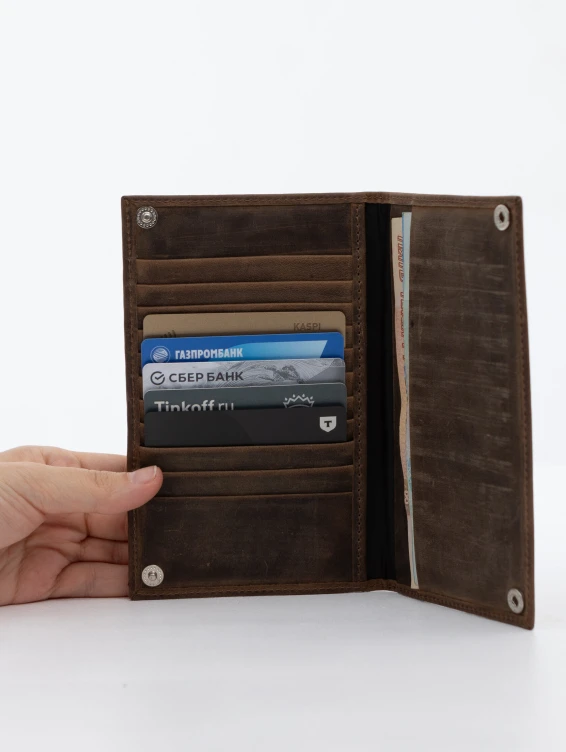 Кожаное портмоне на кнопке коричневое с винтажным эффектом
