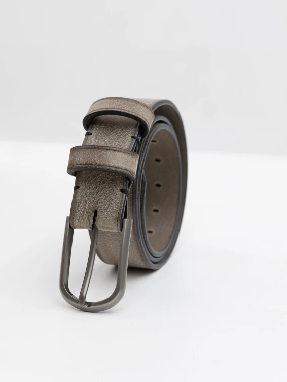 Кожаный пепельно-серый ремень с винтажным эффектом