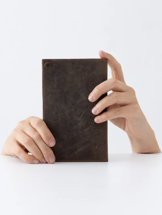 Кожаное портмоне на кнопке коричневое с винтажным эффектом