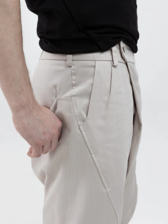 Шорты со складкой светлые