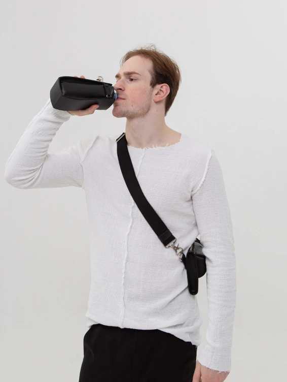 Подвесной кожаный карман для бутылки воды черный