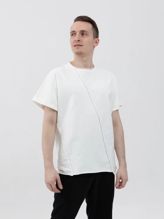 Асимметричная футболка с подвернутыми рукавами белая