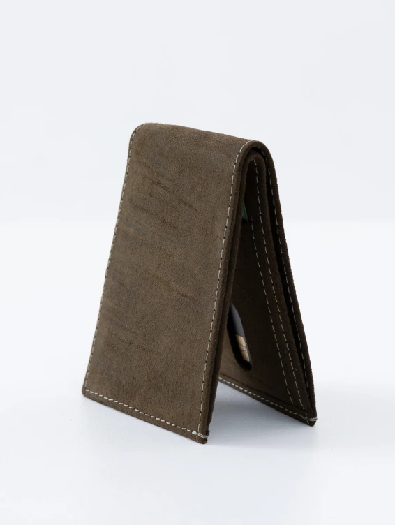Тонкий кожаный кошелек зеленый