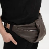 Кожаная поясная сумка Rock коричневая, вид сбоку