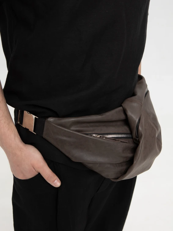 Кожаная поясная сумка коричневая