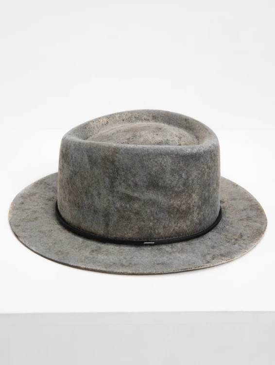 Фетровая шляпа серая