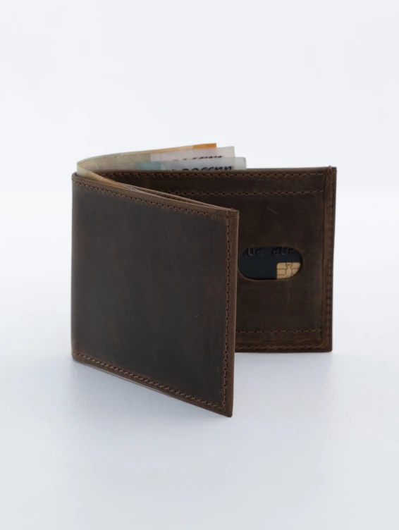 Тонкий кожаный кошелек коричневый с винтажным эффектом