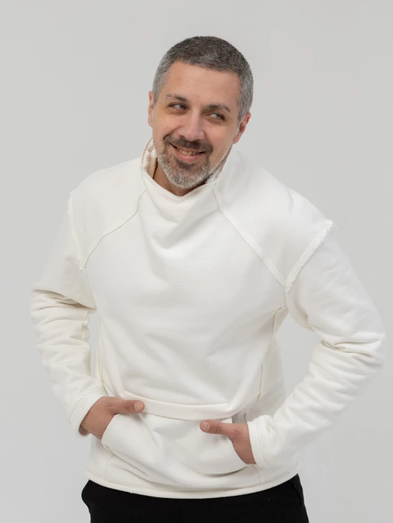 Хлопковый белый свитер-свитшот