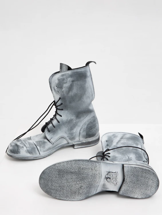 Высокие кожаные ботинки на шнуровке 