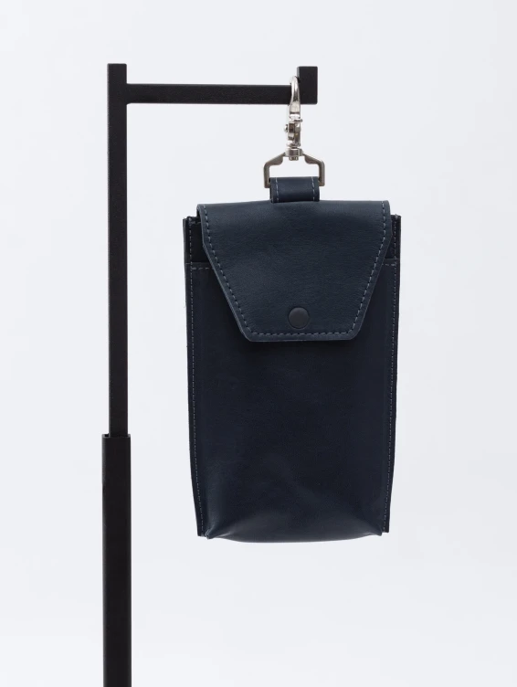 Кожаный подвесной чехол для телефона синий