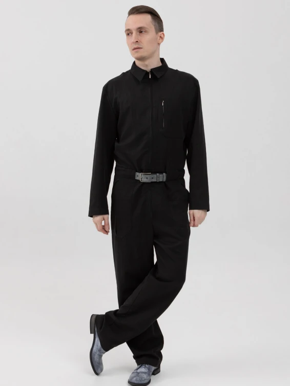 Легкий черный комбинезон на молнии