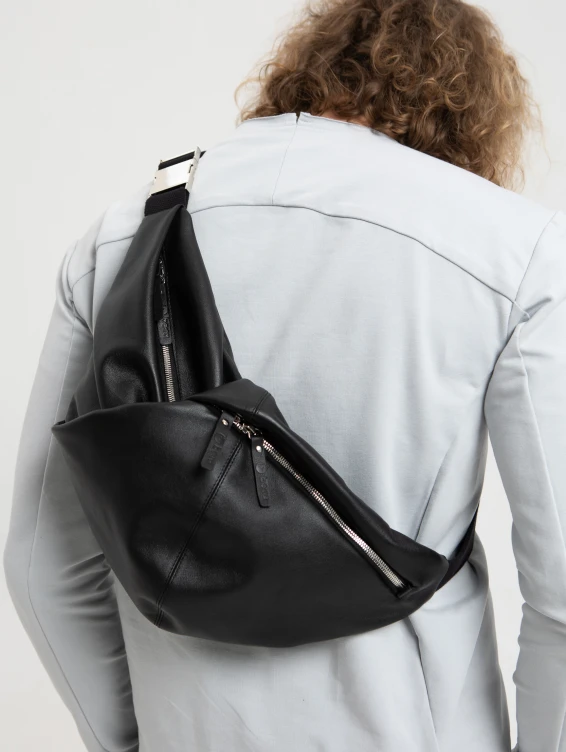 Кожаная поясная сумка черная