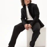 Жакет льняной черный, вид на модели