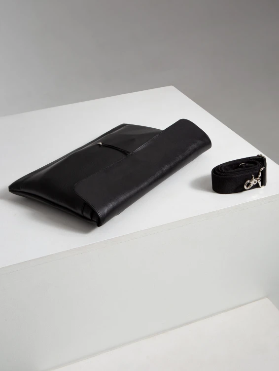 Кожаная сумка-папка для ноутбука черная