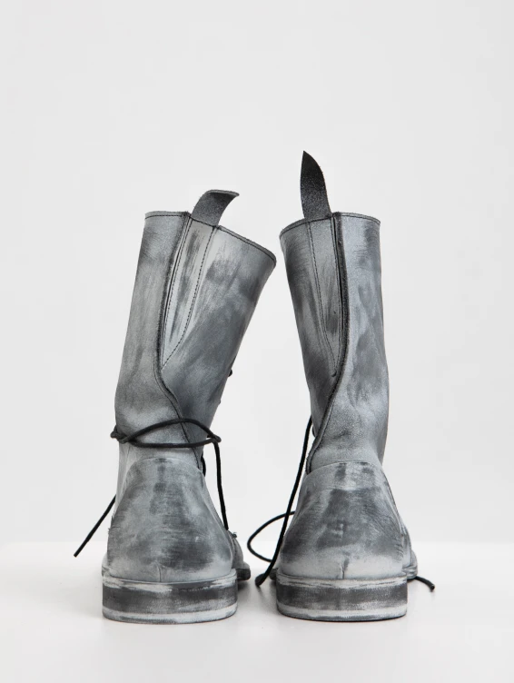 Высокие кожаные ботинки на шнуровке 