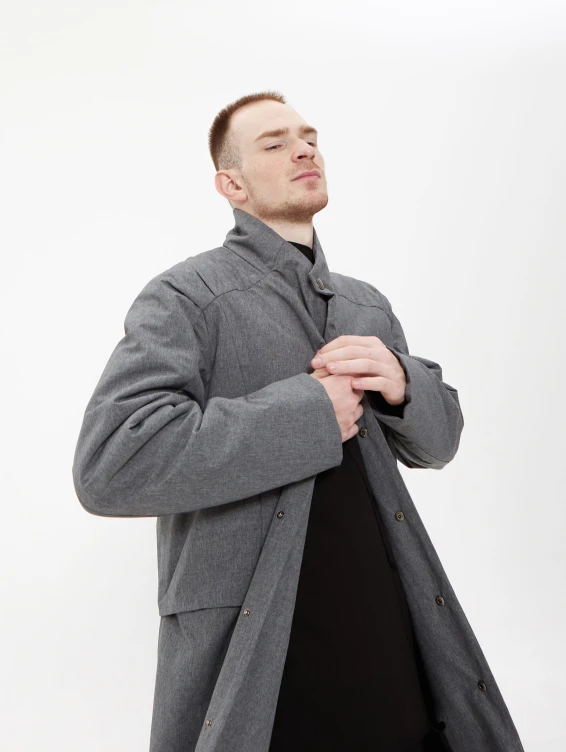 Плащ демисезонный на кнопках серый