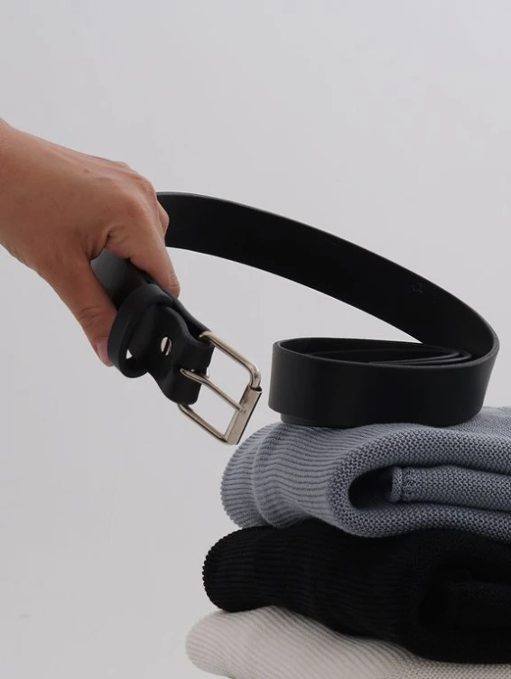 Кожаный черный ремень