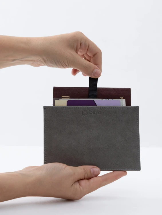 Кожаная обложка-карман для паспорта серая