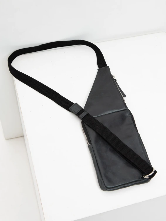 Кожаная сумка-карман темно-серого цвета