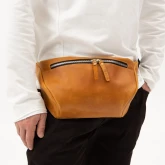 Кожаная поясная сумка рыжая с винтажным эффектом - изображение 4