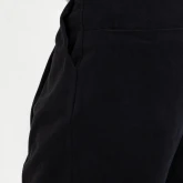 Брюки из джинсы черные, крупный план