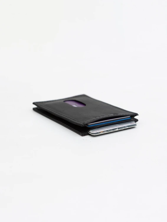 Кожаный кардхолдер черный