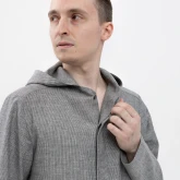 Длинная льняная рубашка с капюшоном серая, крупный план