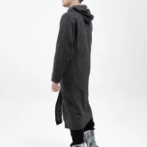 Длинная льняная рубашка с капюшоном черная, вид сбоку