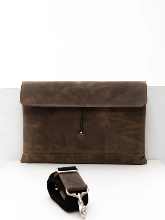 Кожаная сумка-папка для ноутбука коричневая с винтажным эффектом