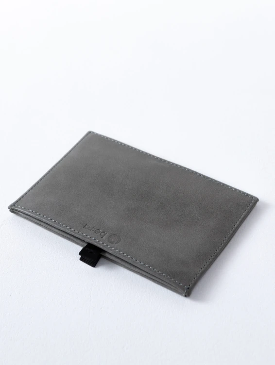 Кожаная обложка-карман для паспорта серая