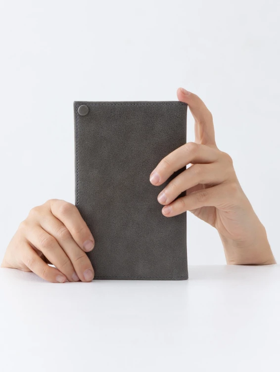 Кожаное портмоне на кнопке серое