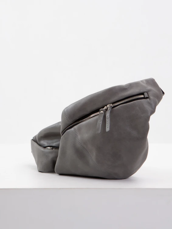 Кожаная поясная сумка серая