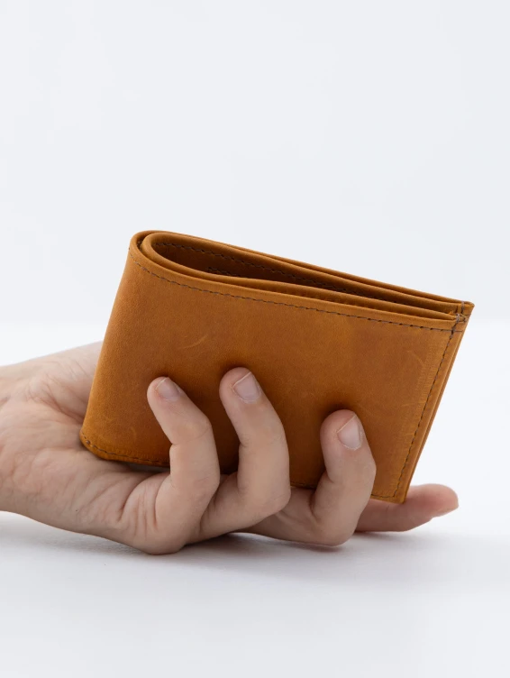 Тонкий кожаный кошелек рыжий с винтажным эффектом