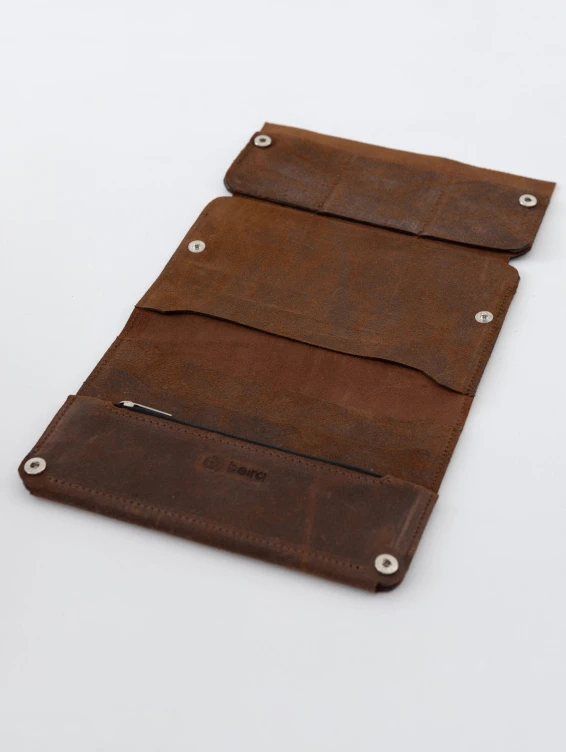 Кожаный холдер для документов, купюр и карт коричневый вощеный