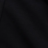 Асимметричная футболка с подвернутыми рукавами черная, крупный план ткани