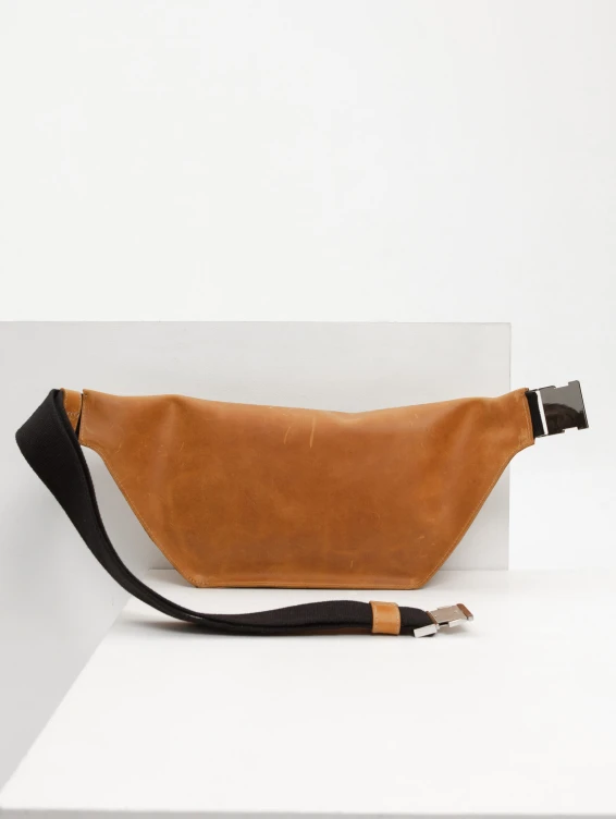 Кожаная поясная сумка рыжая с винтажным эффектом