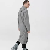 Длинная льняная рубашка с капюшоном серая, вид сбоку