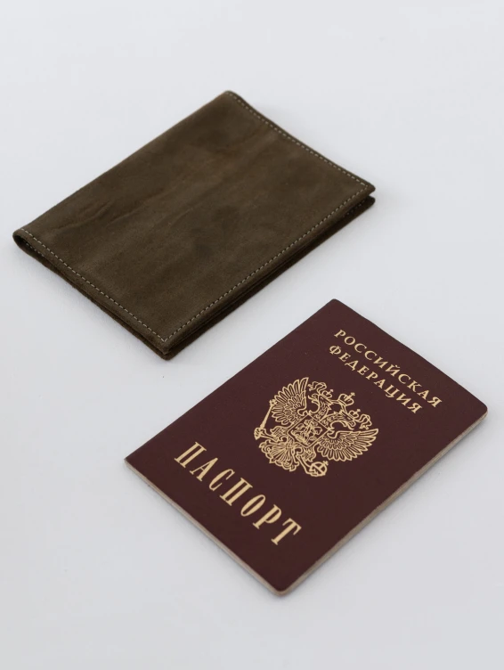 Кожаная обложка для паспорта зеленая