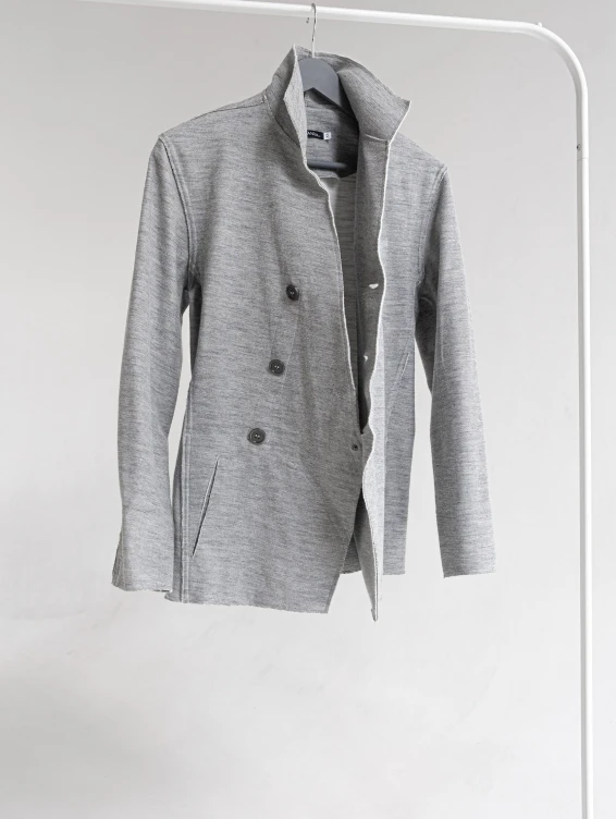 Серый трикотажный жакет на пуговицах
