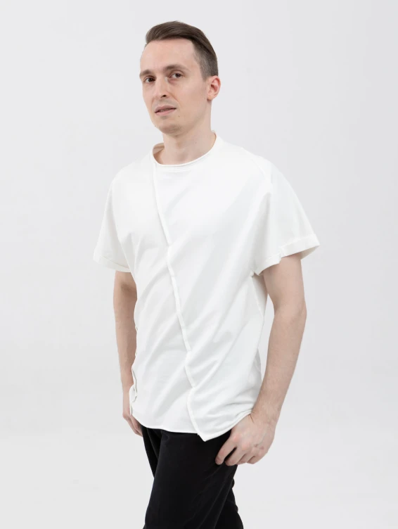 Асимметричная футболка с подвернутыми рукавами белая