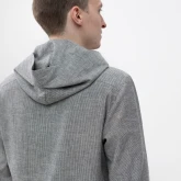 Длинная льняная рубашка с капюшоном серая, крупный план сзади