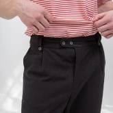 Брюки крапивные черные, крупный план